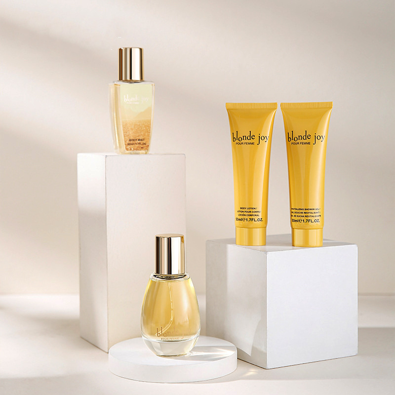 বাথ স্পা এর জন্য স্কিন কেয়ার গিফট সেটে শাওয়ার জেল বডি লোশন এবং বডি মিস্ট এবং মহিলাদের জন্য পারফিউম রয়েছে